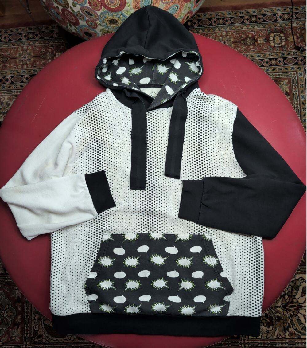 ASICS Tiger Men's Happy Chaos Black White Japanese Anime Themed Sweatshirt Siz M